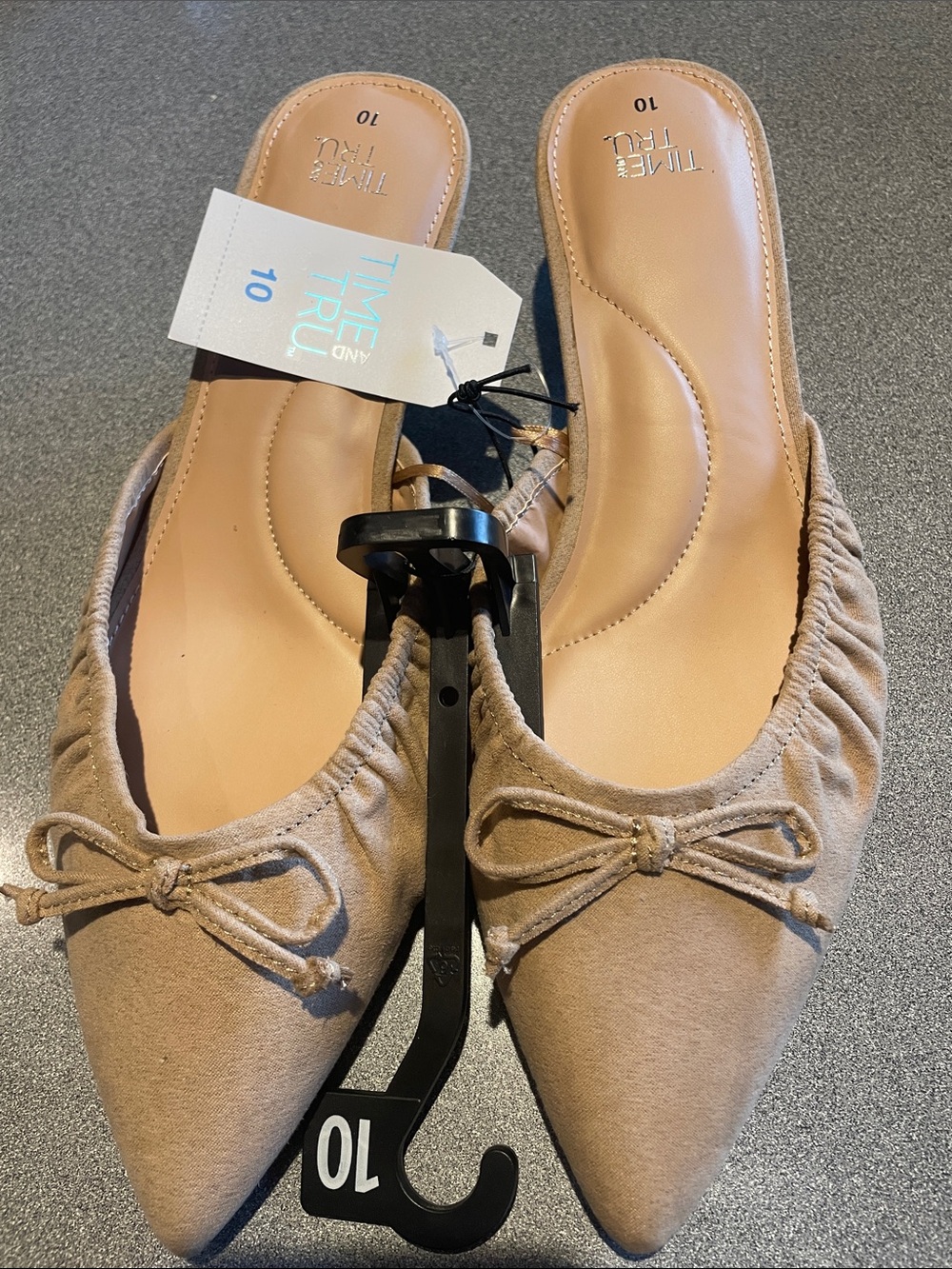 Time and Tru Beige suede kitten heels NWT Sz. 10